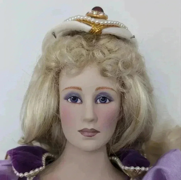 Rapunzel 19 in porcelain Doll Numbered edition With box and docs Danbury Mint - Picture 2 of 9